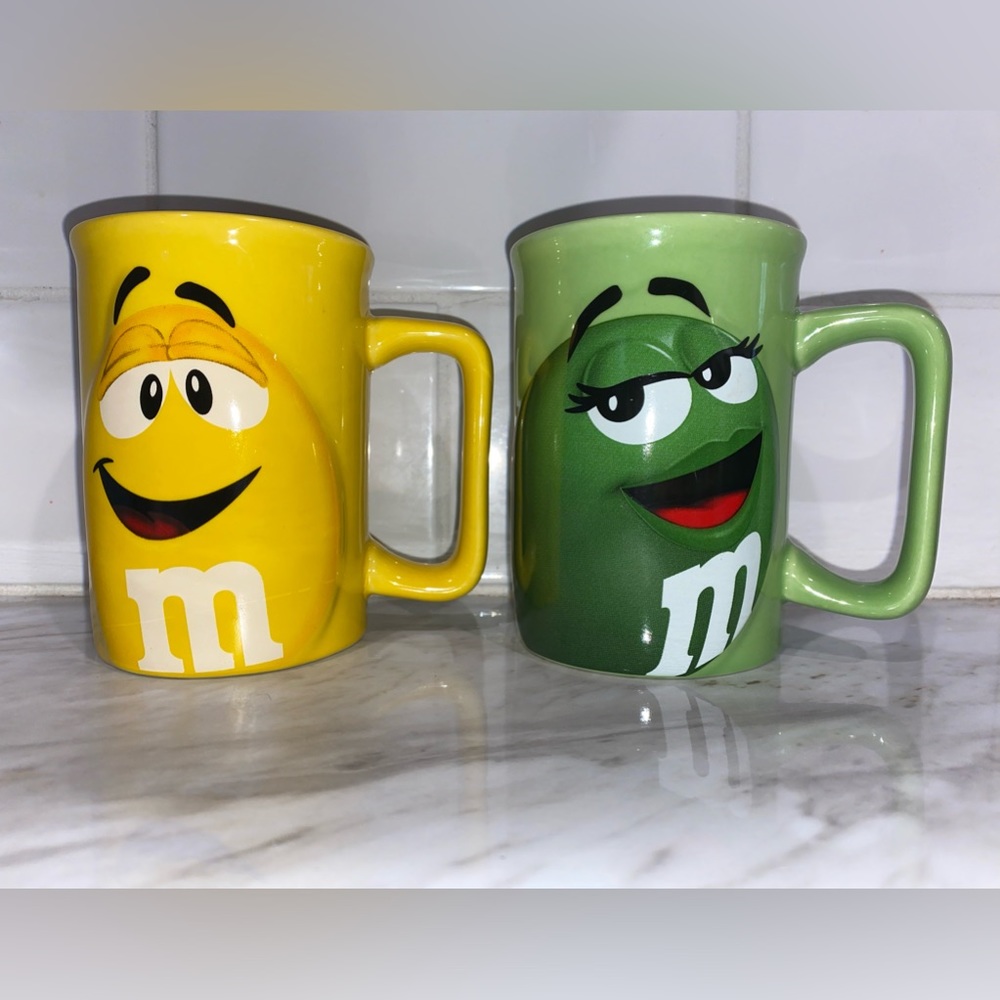 Set Of 2 Licensed Character M &M Mugs-Yellow-Green-*Pre-Owned*